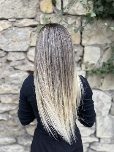 ESRA BARLAS HAIR SALON 4