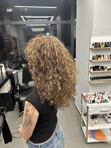 Salon Model / Bayan kuaförü 4