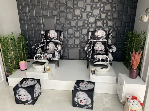 BOMS HAİR & MAKE UP 3