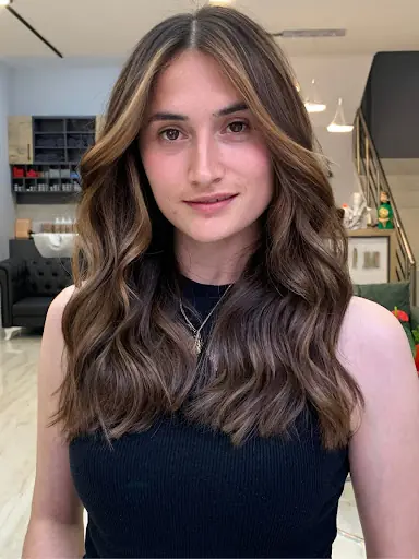 SALON AURA 4