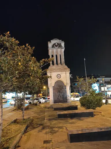 Uzundere Meydan Saat Kulesi – Diğer (Güzellik), İstanbul (2. fotoğraf)