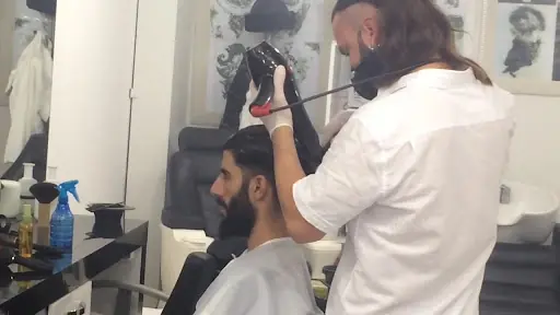 ERYA BAY VE BAYAN KUAFÖR SALONU 3