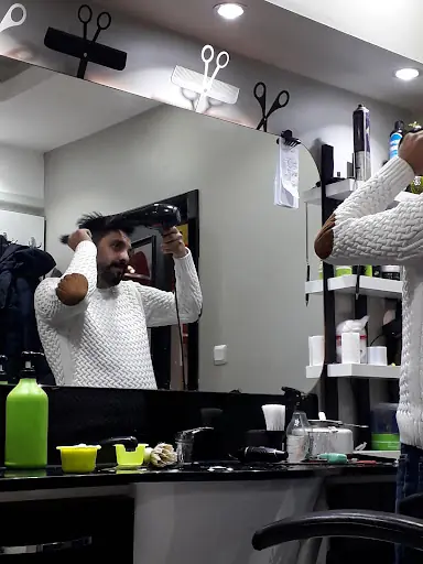 Moda Saç Erkek Kuaförü 4