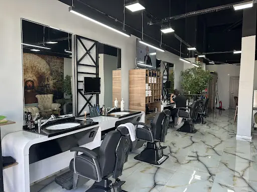 Capriss barber’s club 2