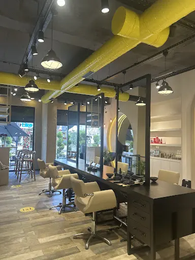 Berrin Çelik Hair & Make-Up Artist 2