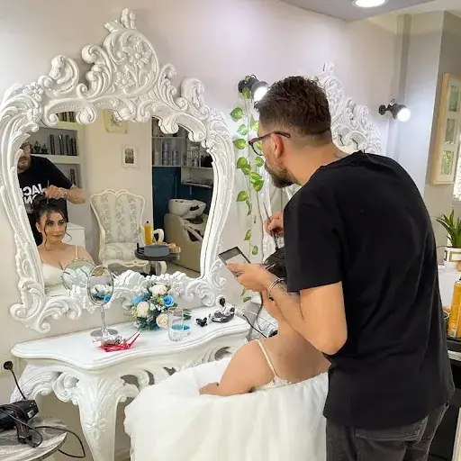 Aykut Hamarat Saç Tasarım & Güzellik Merkezi