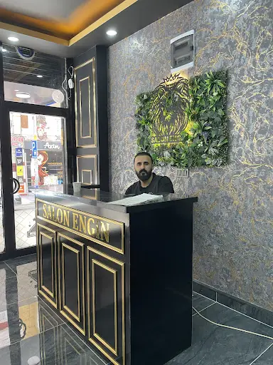 Saloon engin