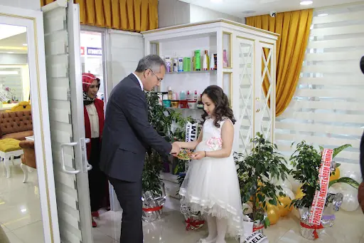 ÇAĞLAYAN KUAFÖR TASARIM GÜZELLİK TOSYA