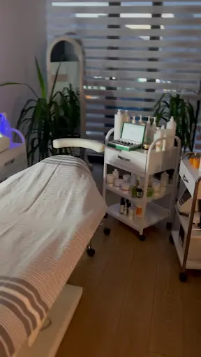 Glow Touch Beauty – Tırnak / Nail Studio, İstanbul