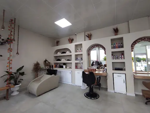D&Be HAİR STUDIO / BAYAN KUAFÖRÜ 4