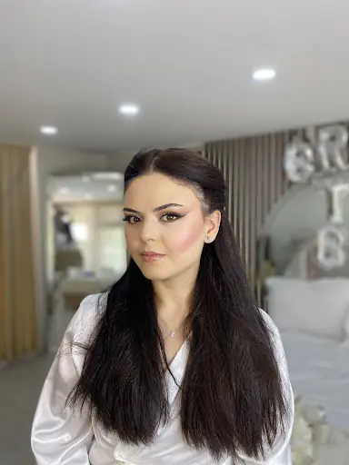 NAZLI DİLİK HAİR MAKEUP STUDIO 4