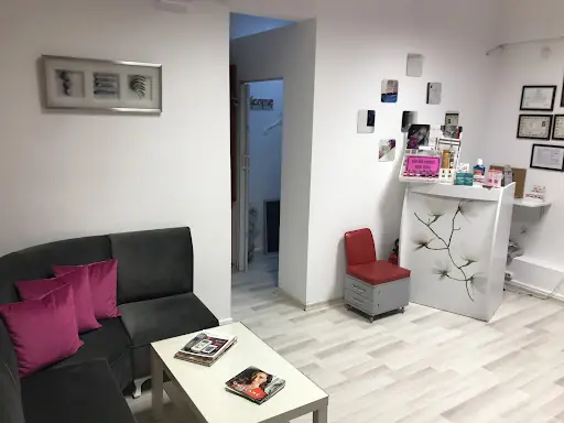 Medi Güzellik Salonu / Buz Lazer Epilasyon – Tırnak / Nail Studio, İstanbul (2. fotoğraf)