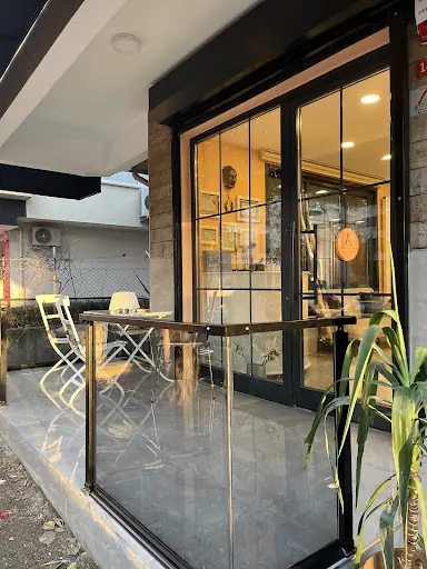 ZEHRA AKPOLAT BEAUTY ACADEMY – Tırnak / Nail Studio, İstanbul (3. fotoğraf)