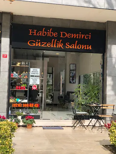 Habibe Demirci Güzellik Salonu – Tırnak / Nail Studio, İstanbul (2. fotoğraf)
