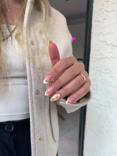 Berfin Çalışkan Beauty Saloon – Tırnak / Nail Studio, İstanbul (2. fotoğraf)