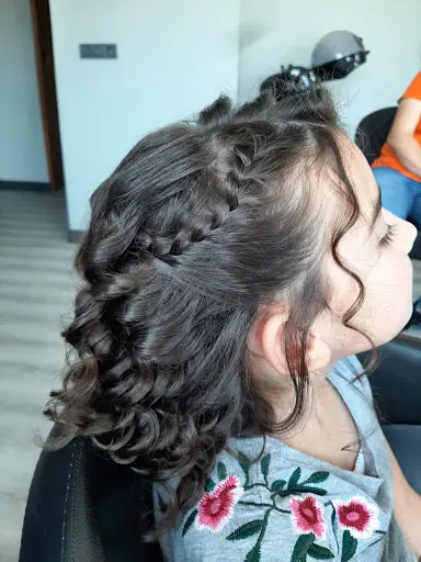 Öznaz Bayan Kuaforü 4