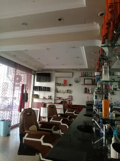 TEKBİR ERKEK KUAFÖRÜ
