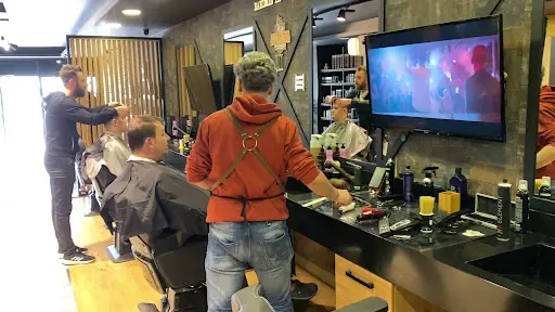 Okyanus Erkek Kuaför & Bakim Salonu 3