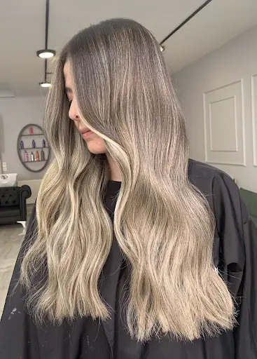 SALON AURA 2