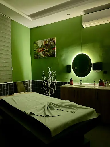 Mills Hotel Spa Center 2