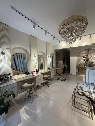 Cansu Güngör Hair Make-Up Studio 2