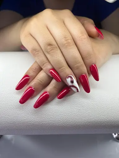 Glam Station Burcu Dağ Saç ve Güzellik Salonu 2