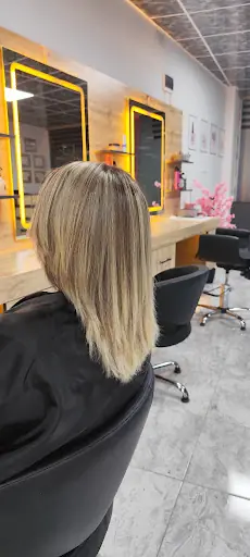 Salon Aura / ÖZGE ÖZTURAN