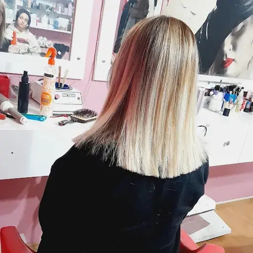 Çayırova Çağdaşkent Lavin Bayan Kuaförü 3