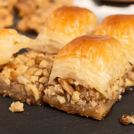 İlhanbey Lezzet Baklavalari_ Kadirli Baklava _ Kadirli Fıstıklı Baklava _ Kadirli Baklavacı _ Kadirli Soğuk Baklava