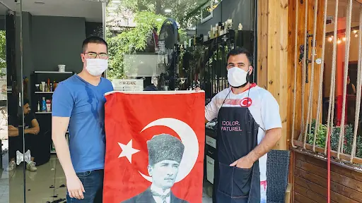 Özgür Erkek Kuaförü.