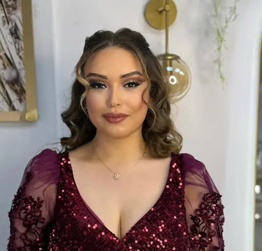 CAN KARAKAŞ HAİR MAKEUP STÜDYO 4