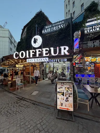 Salvador Dali Bay Bayan Kuaförü