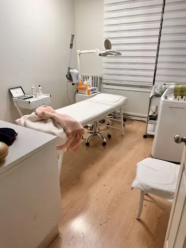 Simay Sever El ve Ayak Bakım Merkezi 3