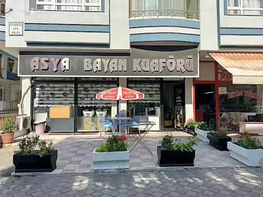 Asya Bayan Kuaförü