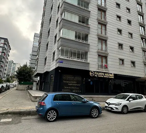 HANDE AKDAĞ SAÇ MAKYAJ TÜRBAN TASARIM