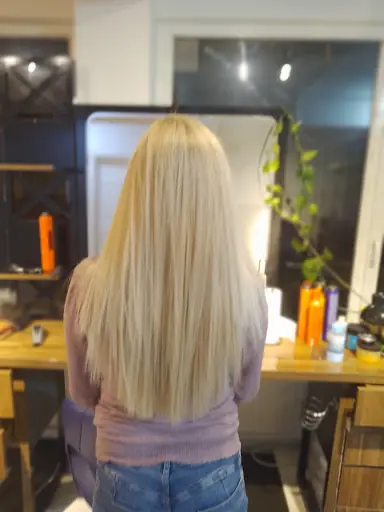 Follow Kuafor Taxim Hairdresser – Tırnak / Nail Studio, Beyoğlu, İstanbul (4. fotoğraf)