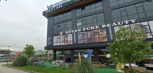 Estee Pure Beauty 2
