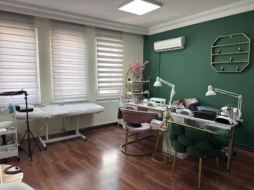 Monro Nail Designer | Üsküdar Protez Tırnak ve İpek Kirpik