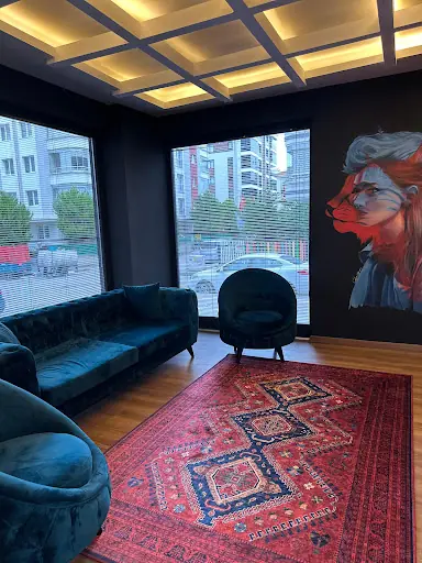 HANDE AKDAĞ SAÇ MAKYAJ TÜRBAN TASARIM 3