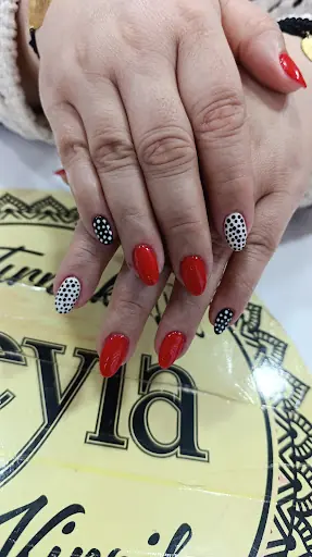 Leyla salayeva Kuaför ve Güzellik Salonu 4