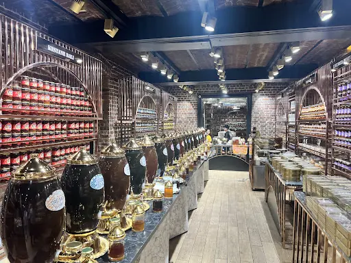 Meşhur büyük bal mağazası – Diğer (Güzellik), İstanbul