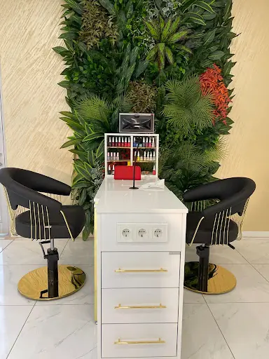 MOONY SALON 4