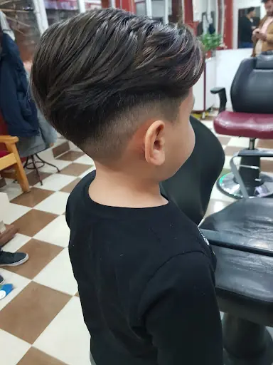 ÇELİKLİ ERKEK KUAFÖRÜ