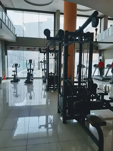 Yüksekova FİT CLUB Fitness Salonu 4
