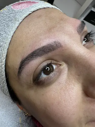 Aslıhan Özdemir - Nişantaşı - Microblading - Cilt Bakımı - İpek Kirpik - Protez Tırnak - Lazer Epilasyon - Şişli 4