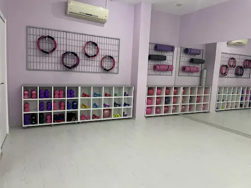 Eflatun Pilates - Bayanlara özel pilates ve spor salonu / Güngören şubesi 3