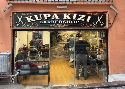Kupa Kızı Erkek Kuaförü 3