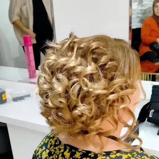 Emel Bayan Kuaför Salonu 5