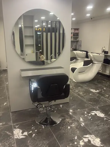 Salih iliğ hair studio 4