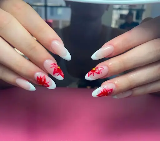 Aura Beauty ve Nail Stüdyo 2